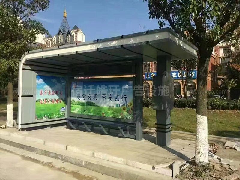 城市公交候車亭廠家現(xiàn)場安裝案例
